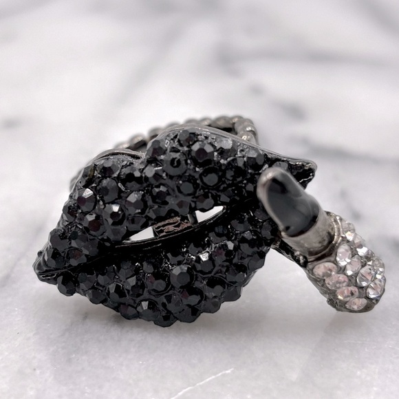 Lips & Lipstick Black Crystal Finger Fashion Ring‎ - Picture 6 of 8